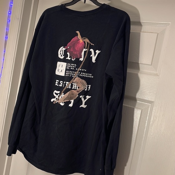 BLACK ROSE LONGSLEEVE 🥀  (L) - Picture 2 of 2